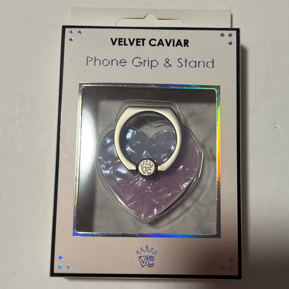 Velvet Caviar Heart Phone Grip and Stand - Picture 1 of 4